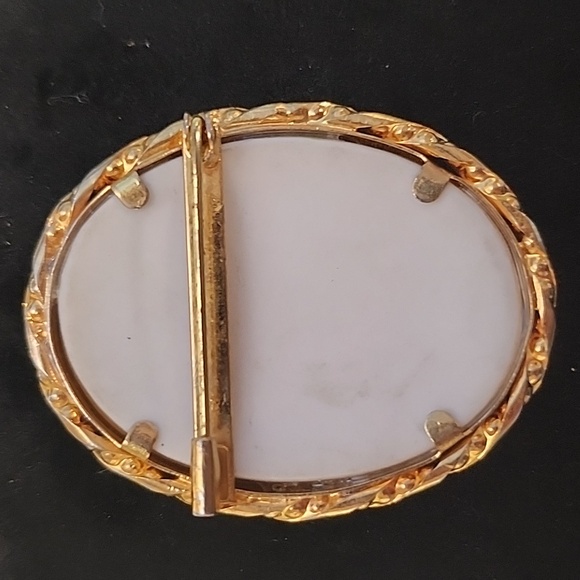 Vintage Limoges Handpainted Porcelain Brooch - Picture 2 of 3